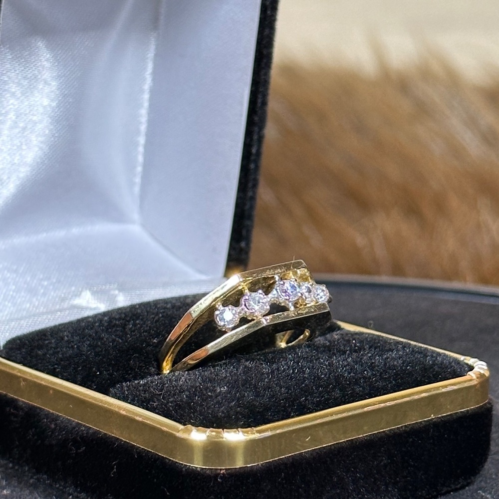 Gold Diamond Ring - Picture 4 of 4